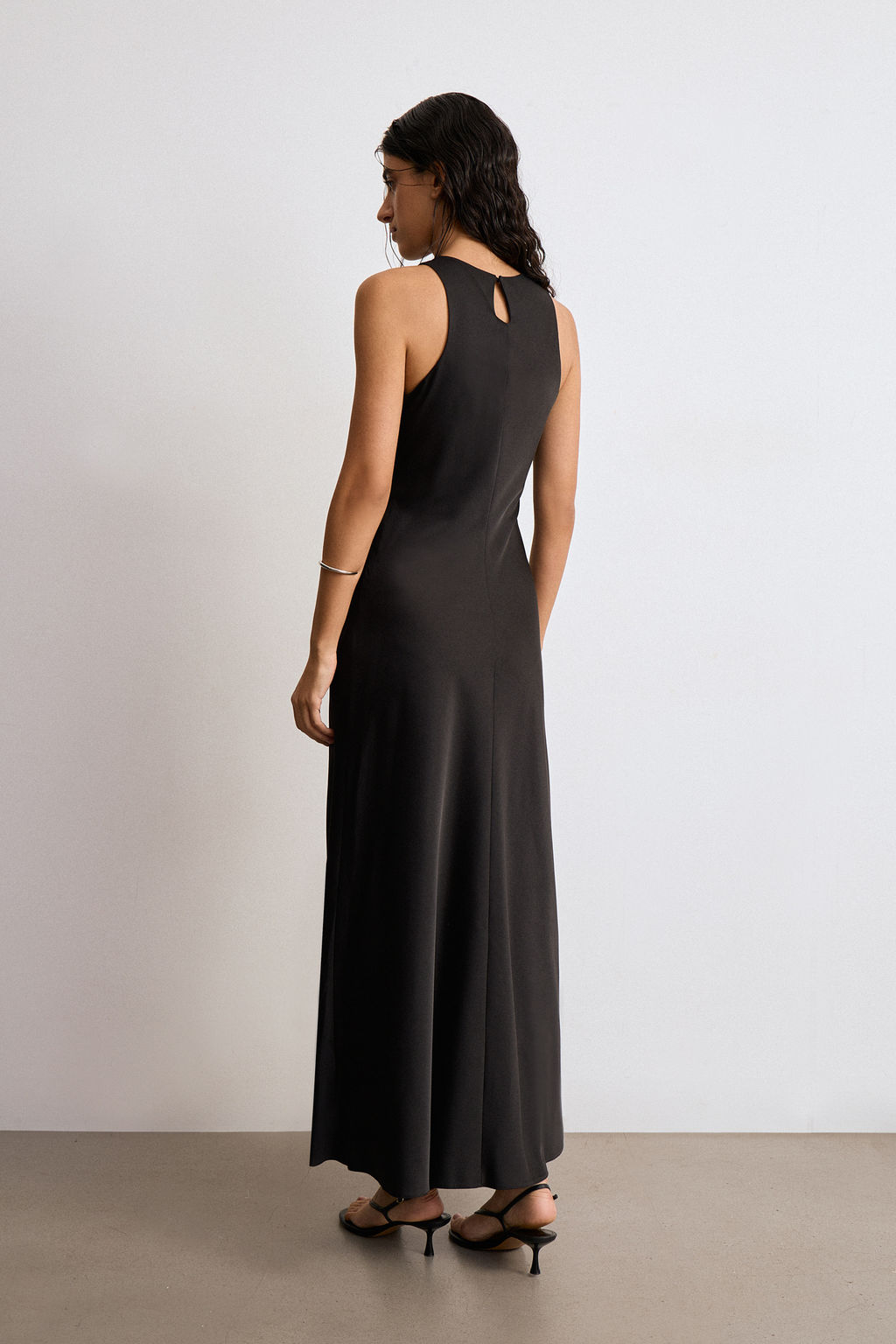 Платье макси с вырезом халтер