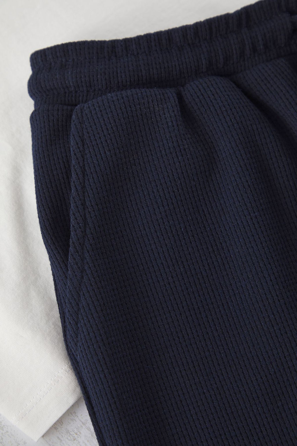 TRENDYOL MAN Ekru - Lacivert Regular Fit Bask?l? Alt Waffle Orme Sortlu Pijama Tak?m? TMNSS25PT00025 - Trendyolmilla фото 6