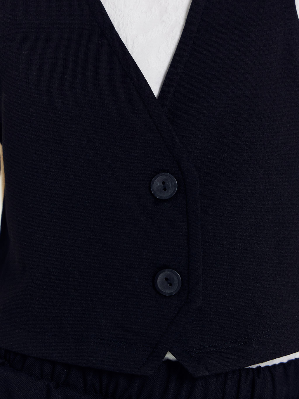 Укороченный жилет для девочек в черном цвете - Mark formelle фото 6