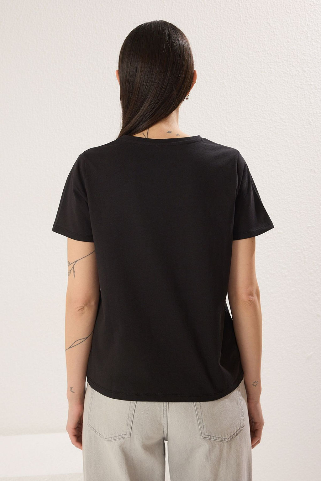 TRENDYOLMILLA Siyah-Siyah 2Li Paket %100 Pamuk Regular Bisiklet-V yaka Orme T-Shirt TWOSS25TS00189 фото 4