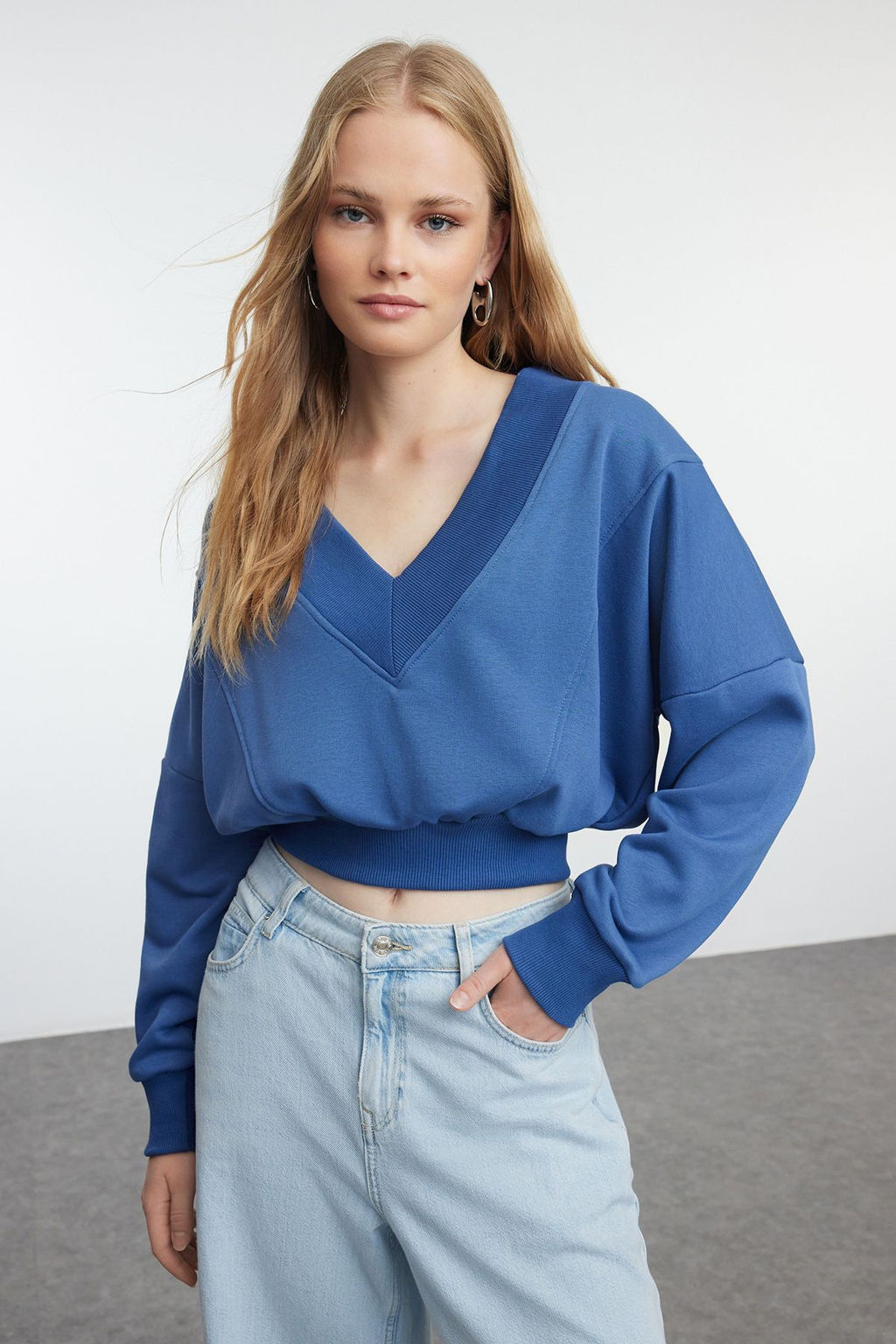 Indigo Relaxed/Rahat Kal?p V Yaka Kal?n Orme Sweatshirt TWOAW25SW00086 - Trendyolmilla фото 2