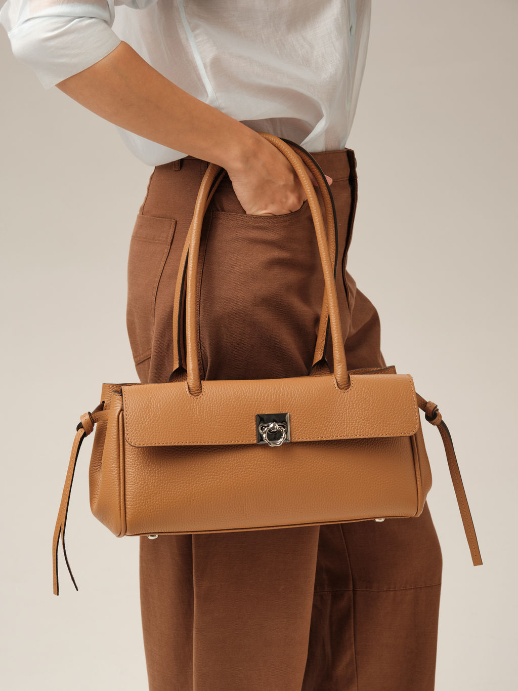 Кожаная сумка Chica DBR 31430 оранжевый миндаль