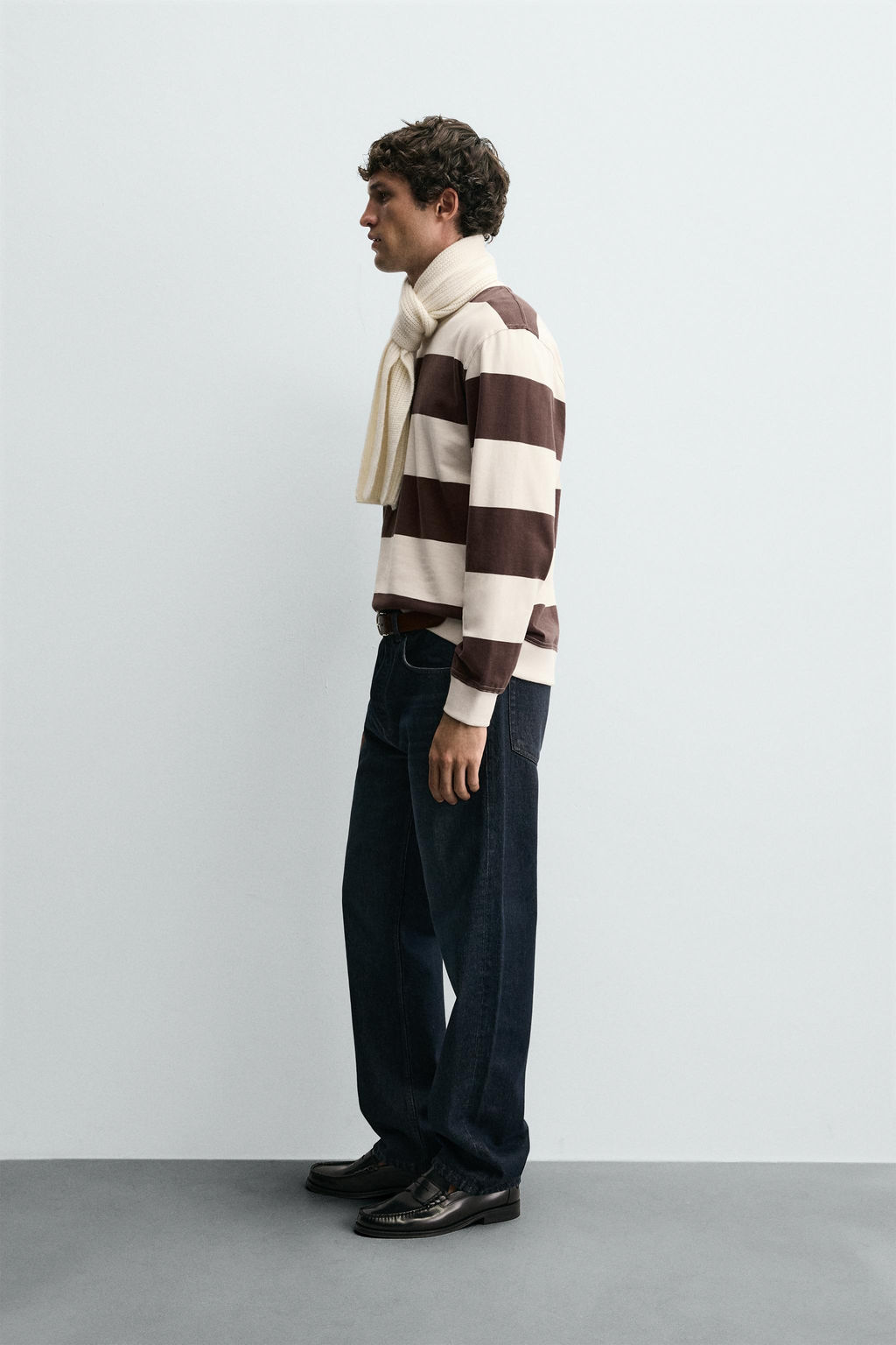 CONTRAST STRIPE SWEATSHIRT
