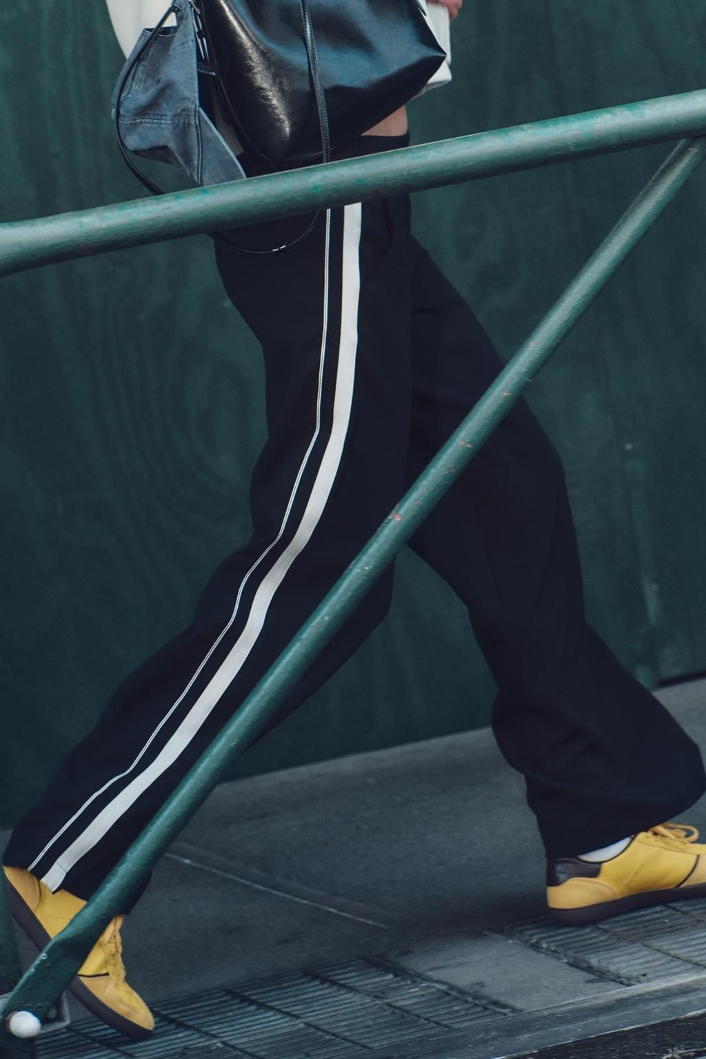 WIDE-LEG TROUSERS WITH SIDE STRIPES - Zara фото 2