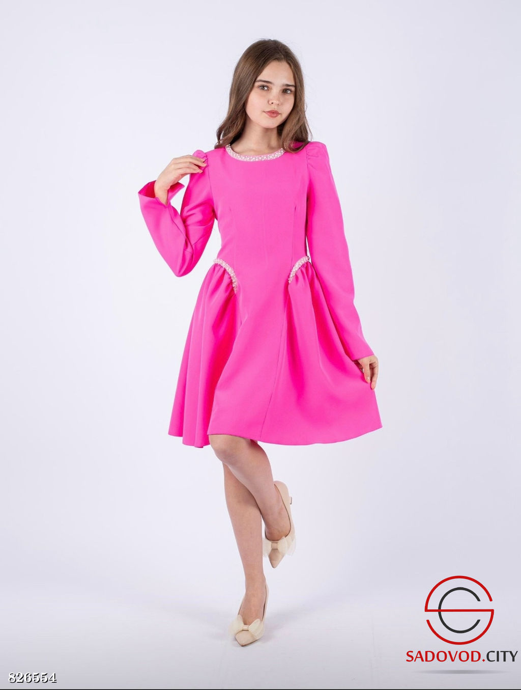 Платье с длинными рукавами и жемчужным декором