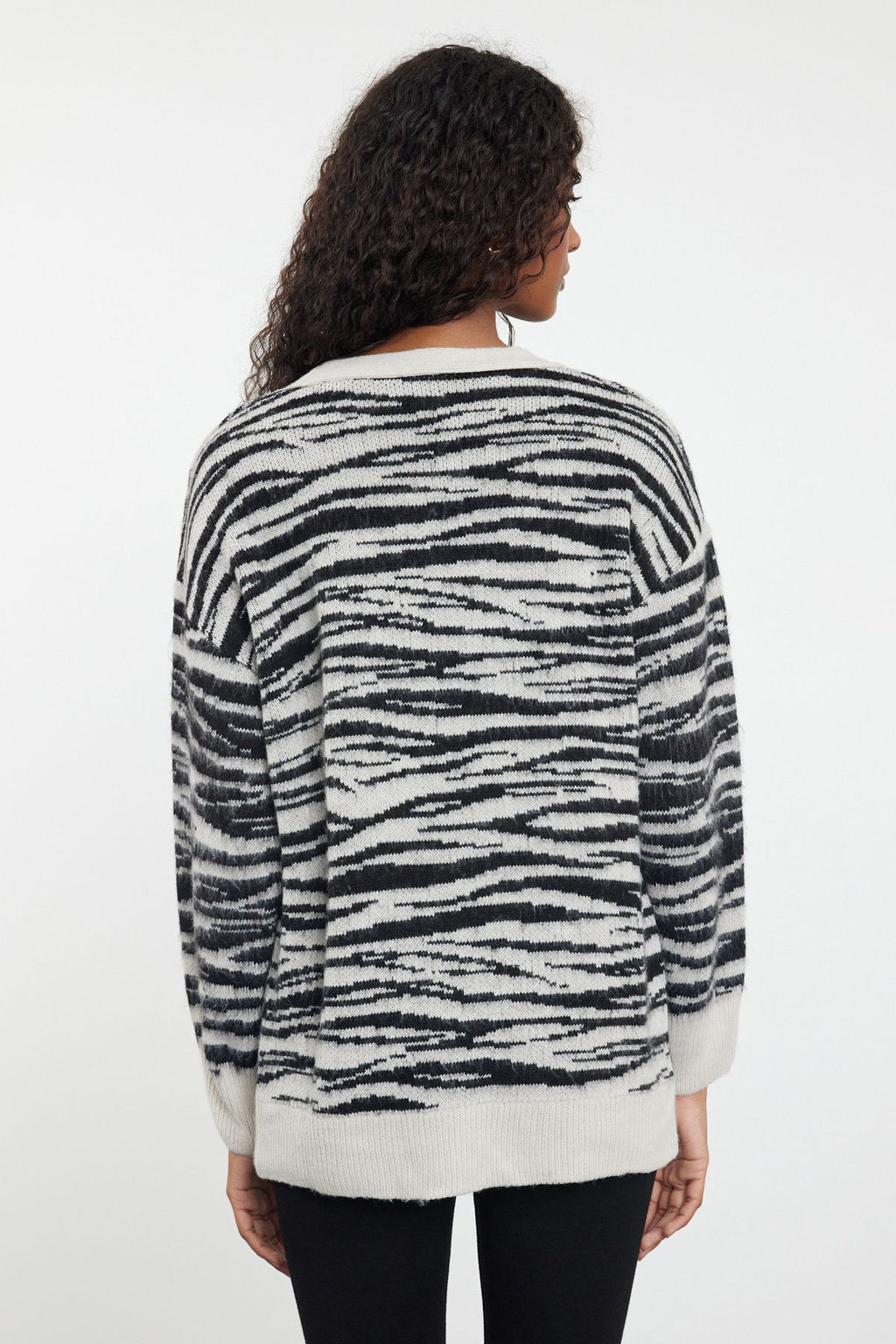 Siyah Yumusak Dokulu Zebra Desenli Triko H?rka TWOAW25HI00239 - Trendyolmilla фото 12