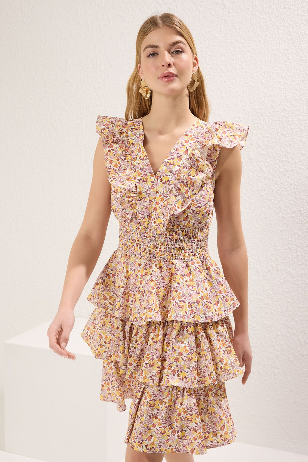 TRENDYOLMILLA Pembe Cicek Desenli Etegi Belden Ac?lan F?rf?rl? Mini Dokuma Elbise TWOSS25EL00446  фото 2