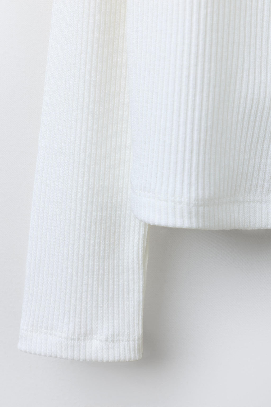 RIBBED T-SHIRT WITH BUCKLES - Zara фото 4