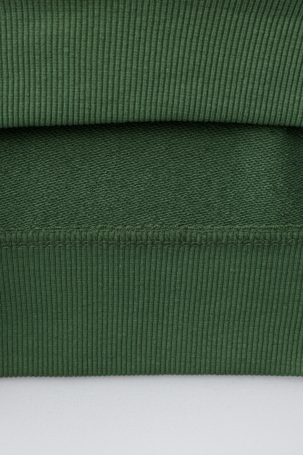 SUDADERA TEXTO RELIEVE / Verde