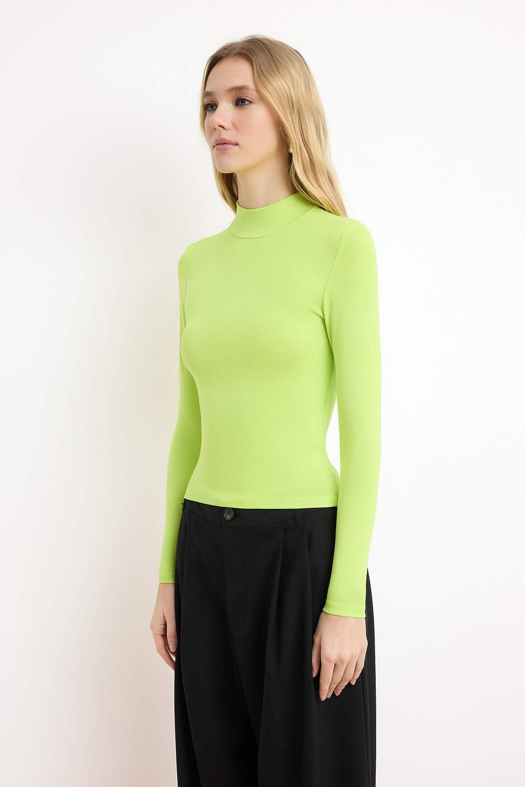 F?st?k Yesil Duz Fitted Asimetrik Yaka Kolsuz Aksesuar Detayl? Esnek Orme Bluz TWOSS26BZ00352