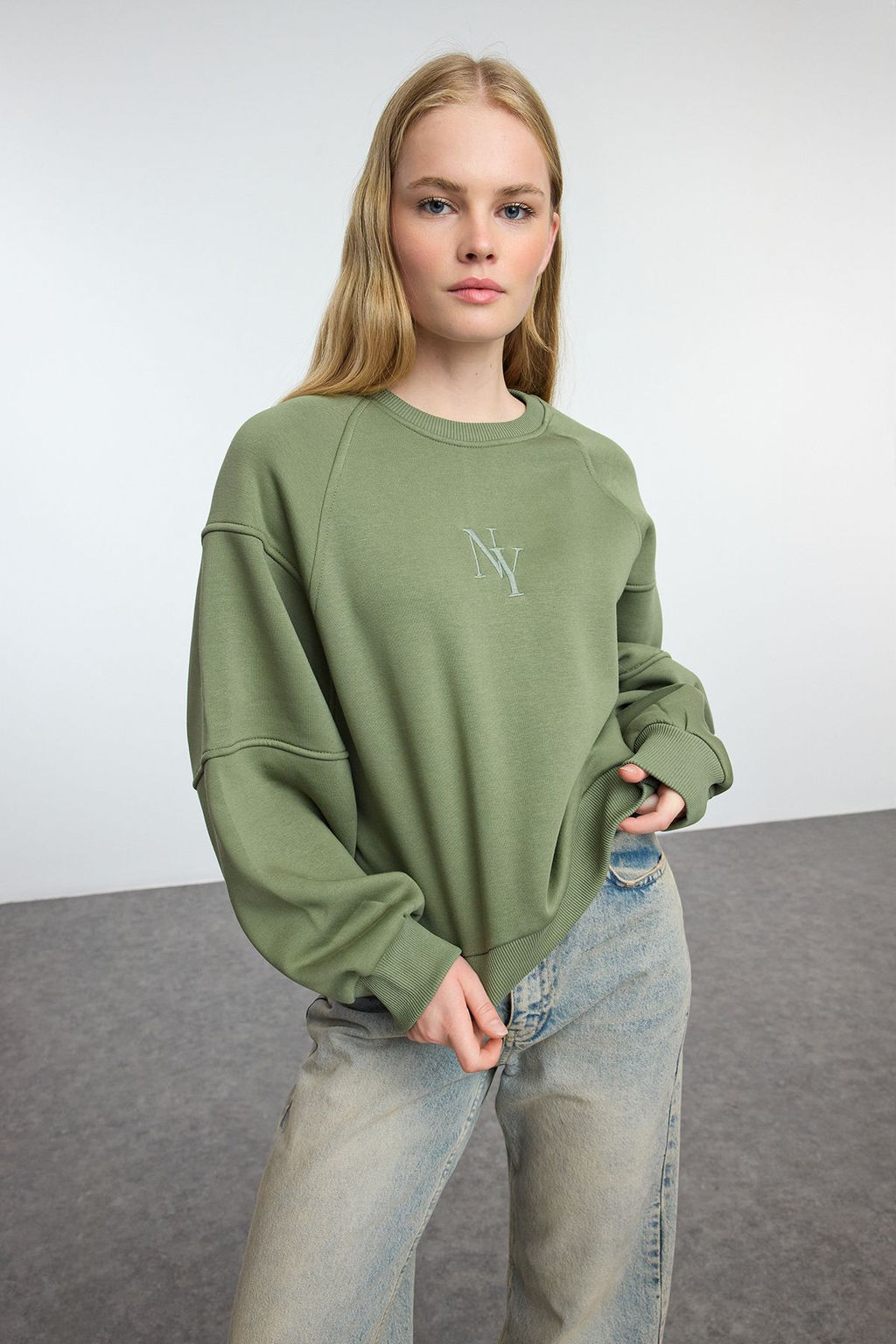 Haki Bisiklet Yaka Regular Fit Nak?sl? Kal?n Ici Polarl? Orme Sweatshirt TWOAW24SW00199