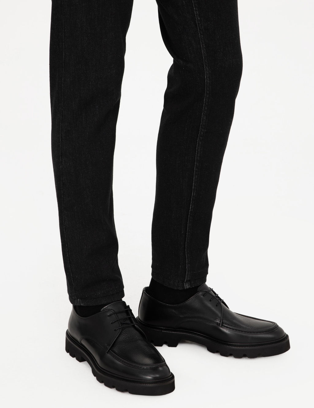 Черные классические туфли