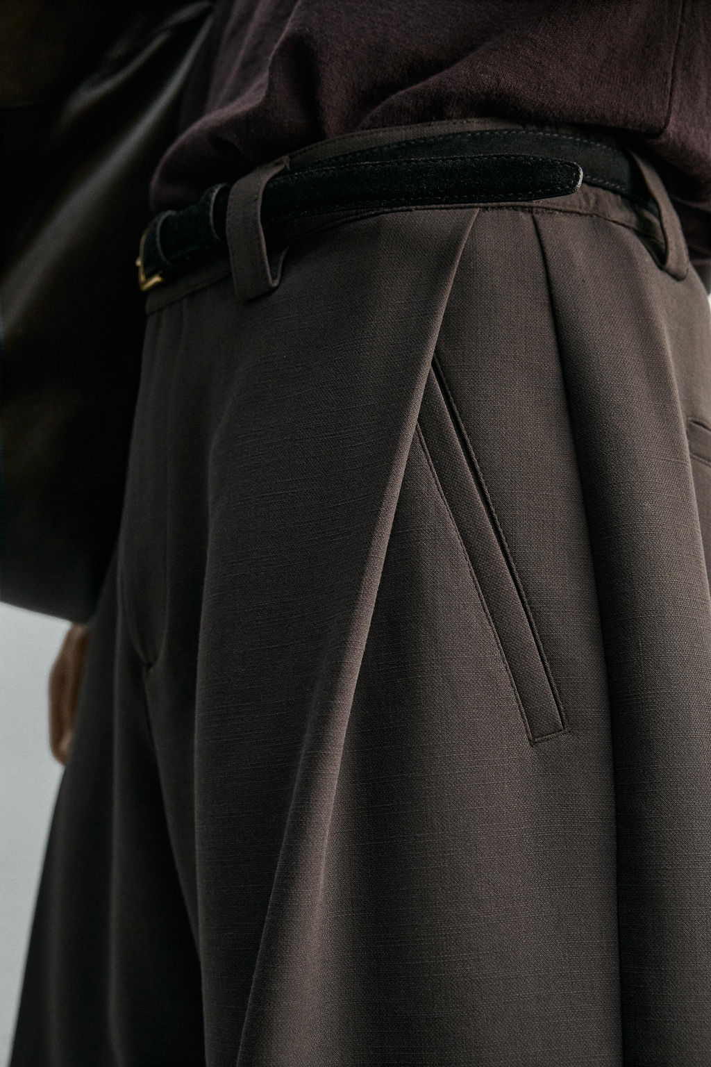 BERMUDA RELAXED FIT PLIEGUES LATERALES / Chocolate - Zara фото 5