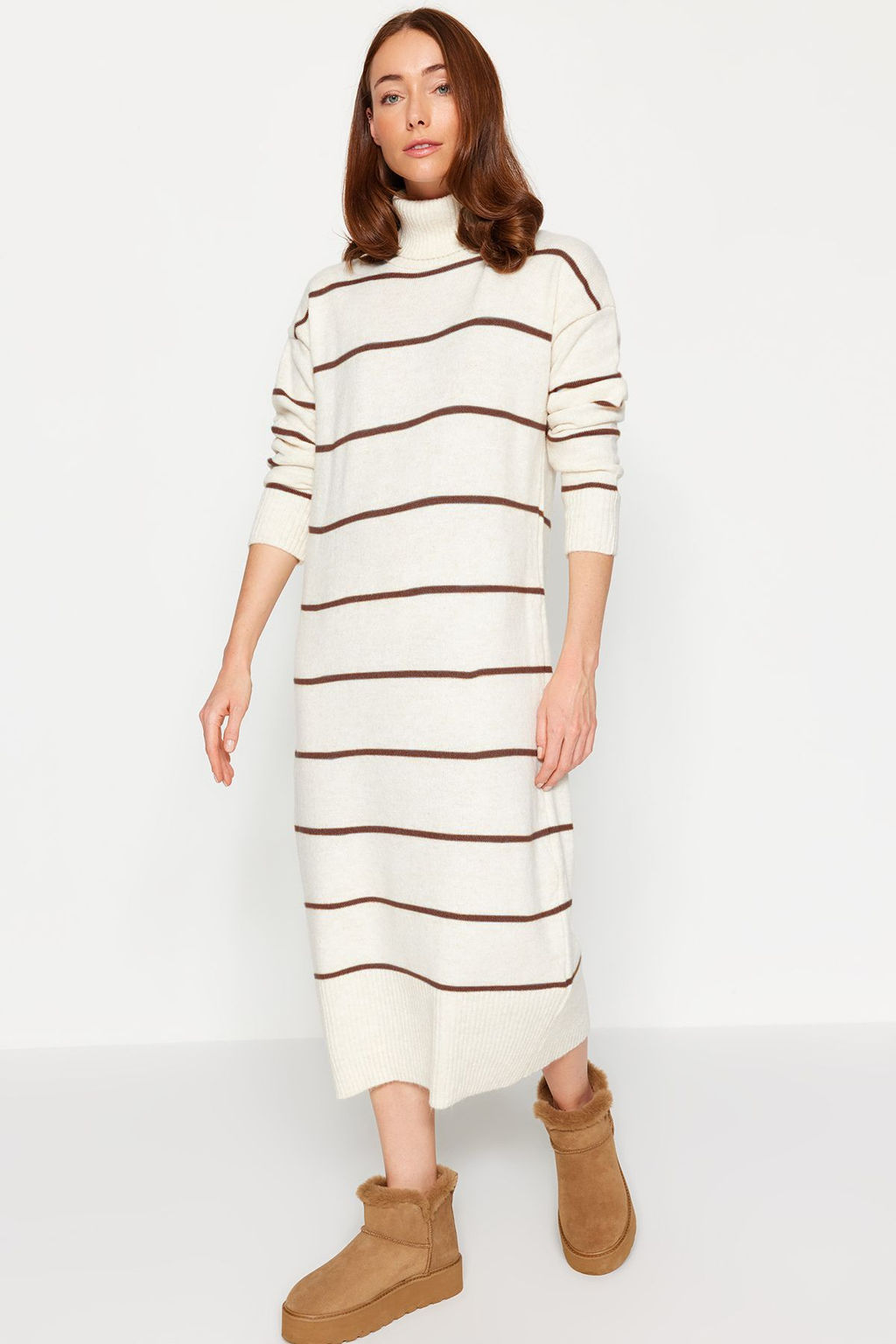 TRENDYOLMILLA Tas Maxi Triko Genis Kal?p Yumusak Dokulu Elbise TWOAW24EL00056  фото 23