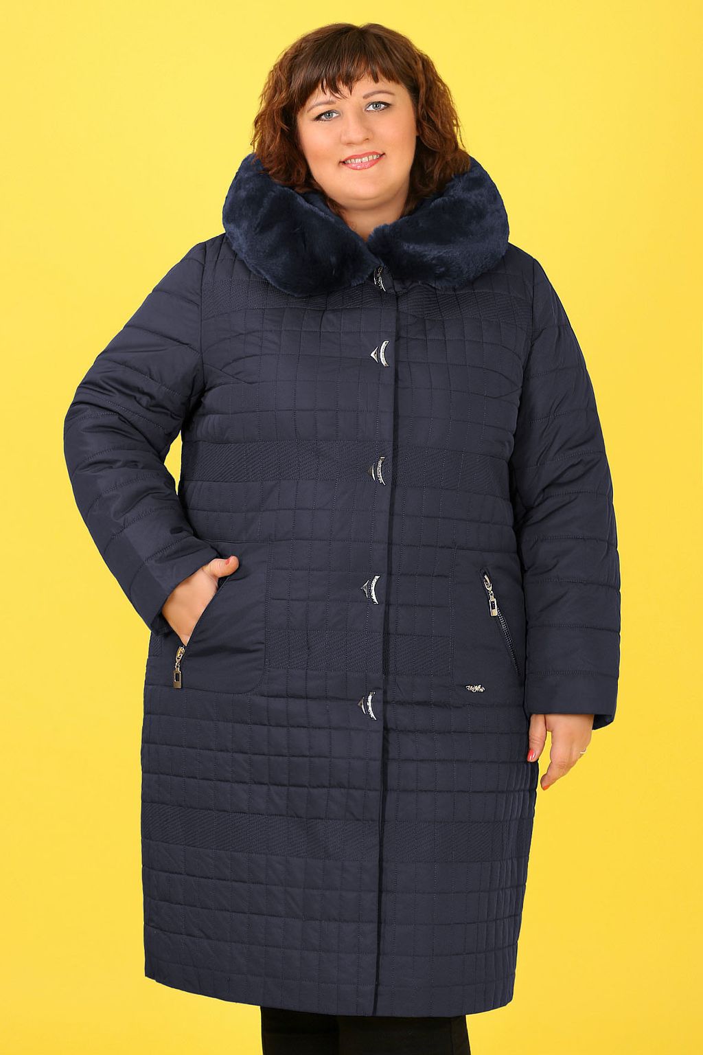 Пальто зимнее с капюшоном больших размеров темно-синее
