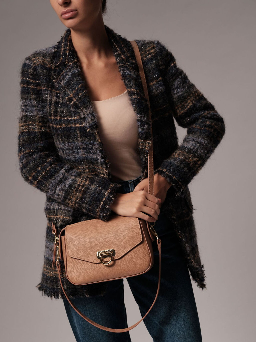 Сумка через плечо Azaro 3684 бежевая нуга