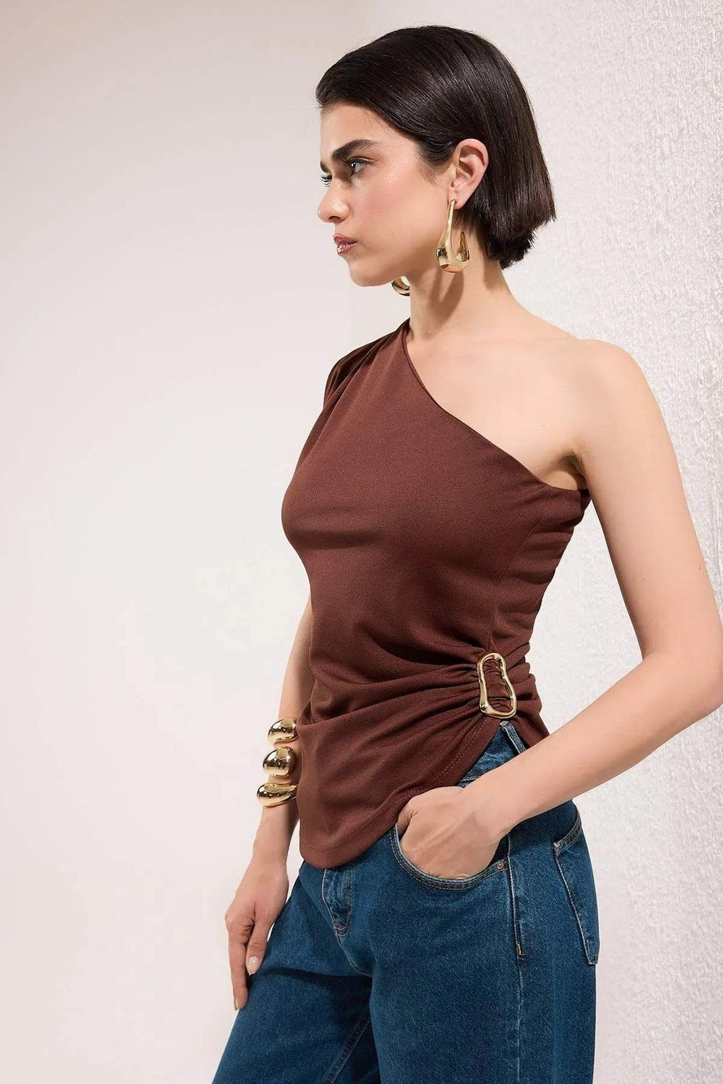 Kahverengi Duz Kay?k Yaka Kolsuz Orme Scuba Krep Party Bluz TPRSS25BZ00045