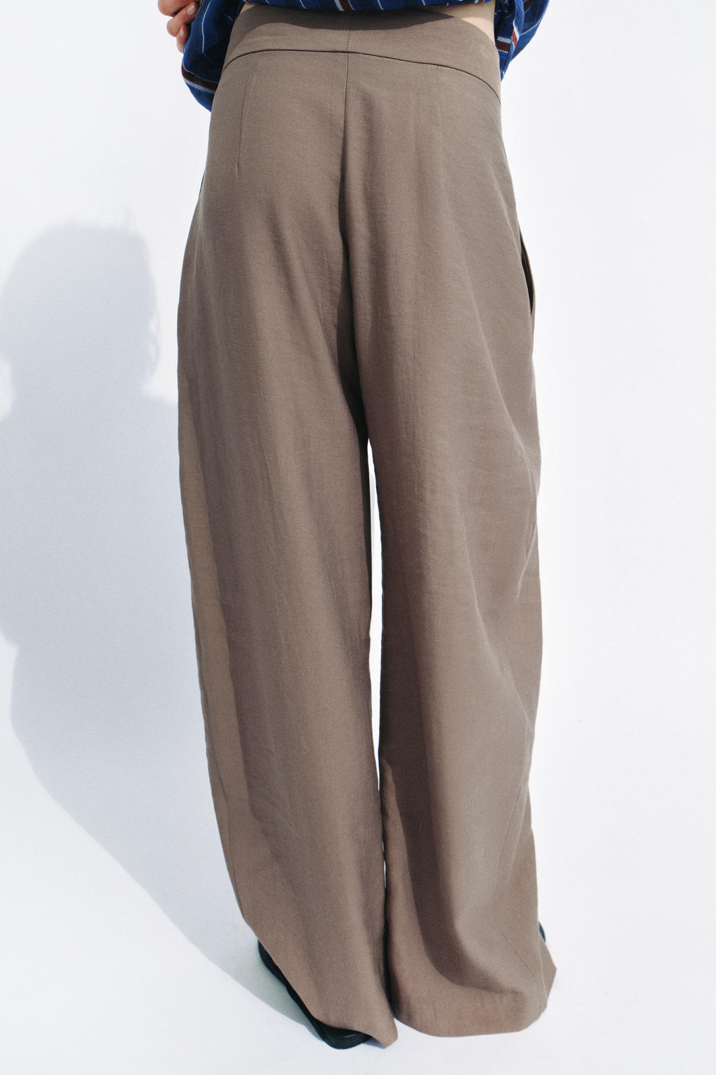 PANTAL?N WIDE LEG PLIEGUES ZW COLLECTION / Marr?n / Topo - Zara фото 5