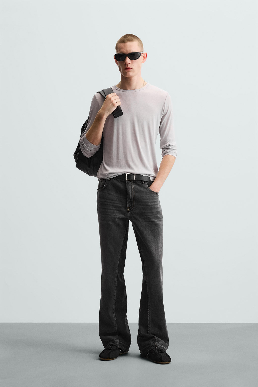 JEANS FLARE FIT ROTOS / Negro - Zara фото 10