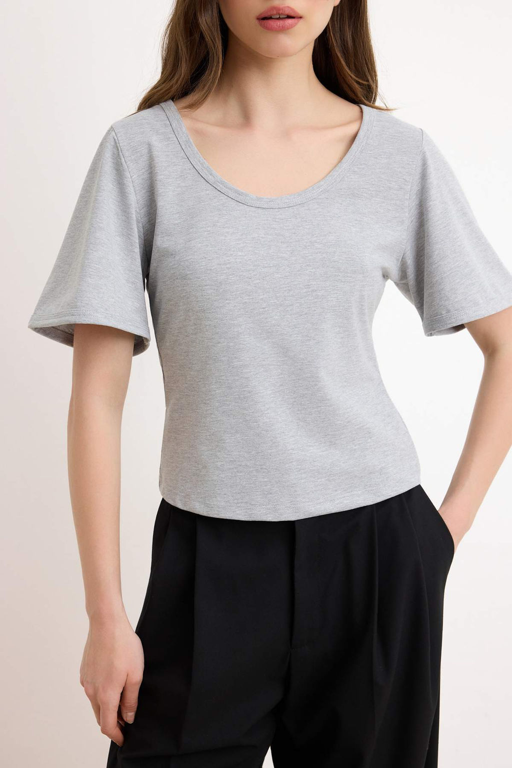 Gri Melanj Fitted/Vucuda Oturan V Yaka K?sa Kollu Pamuk Ribana Orme T-shirt TWOSS26TS00263 - Trendyolmilla фото 3