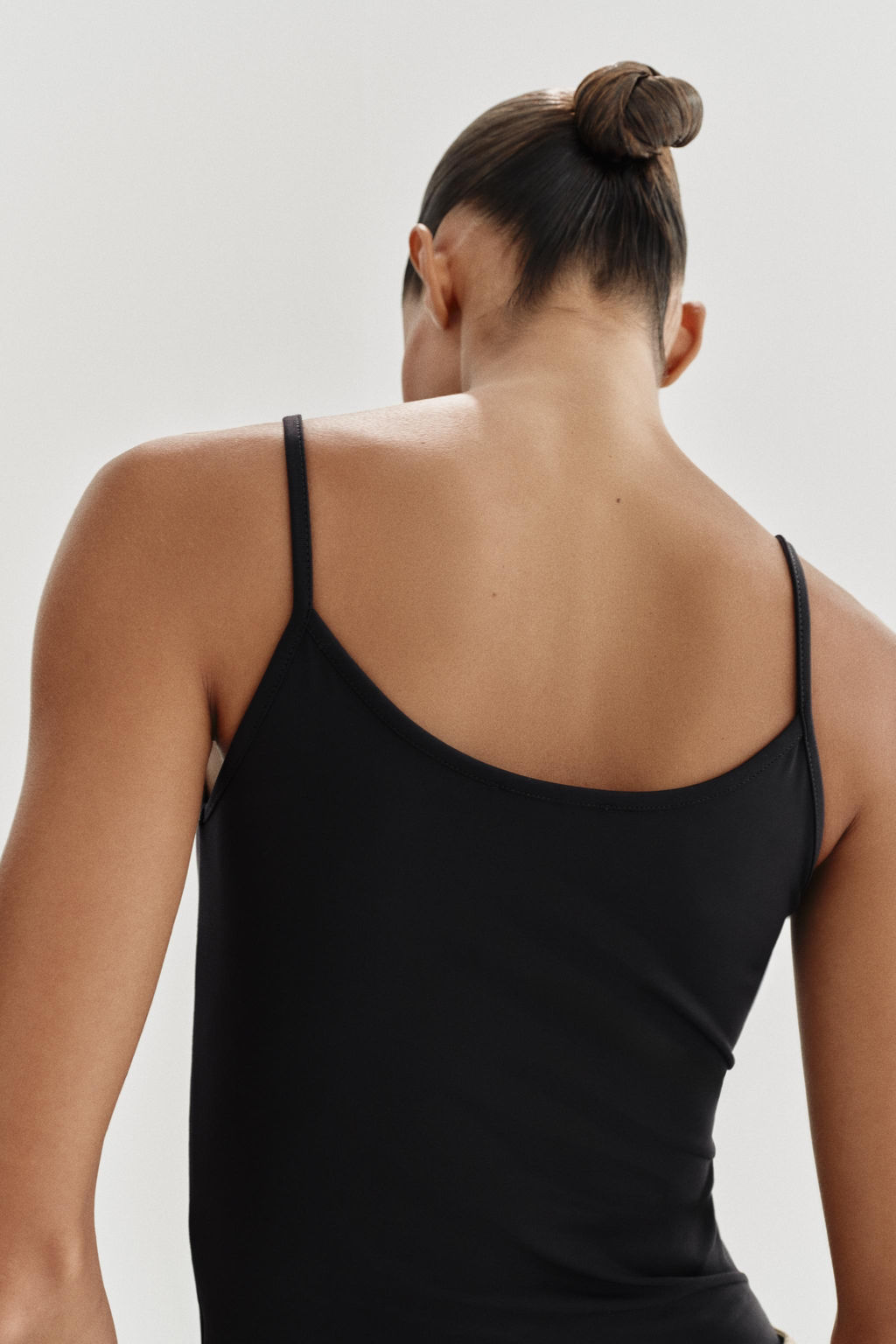 CAMISETA POLIAMIDA TIRANTE FINO / Negro - Zara фото 4