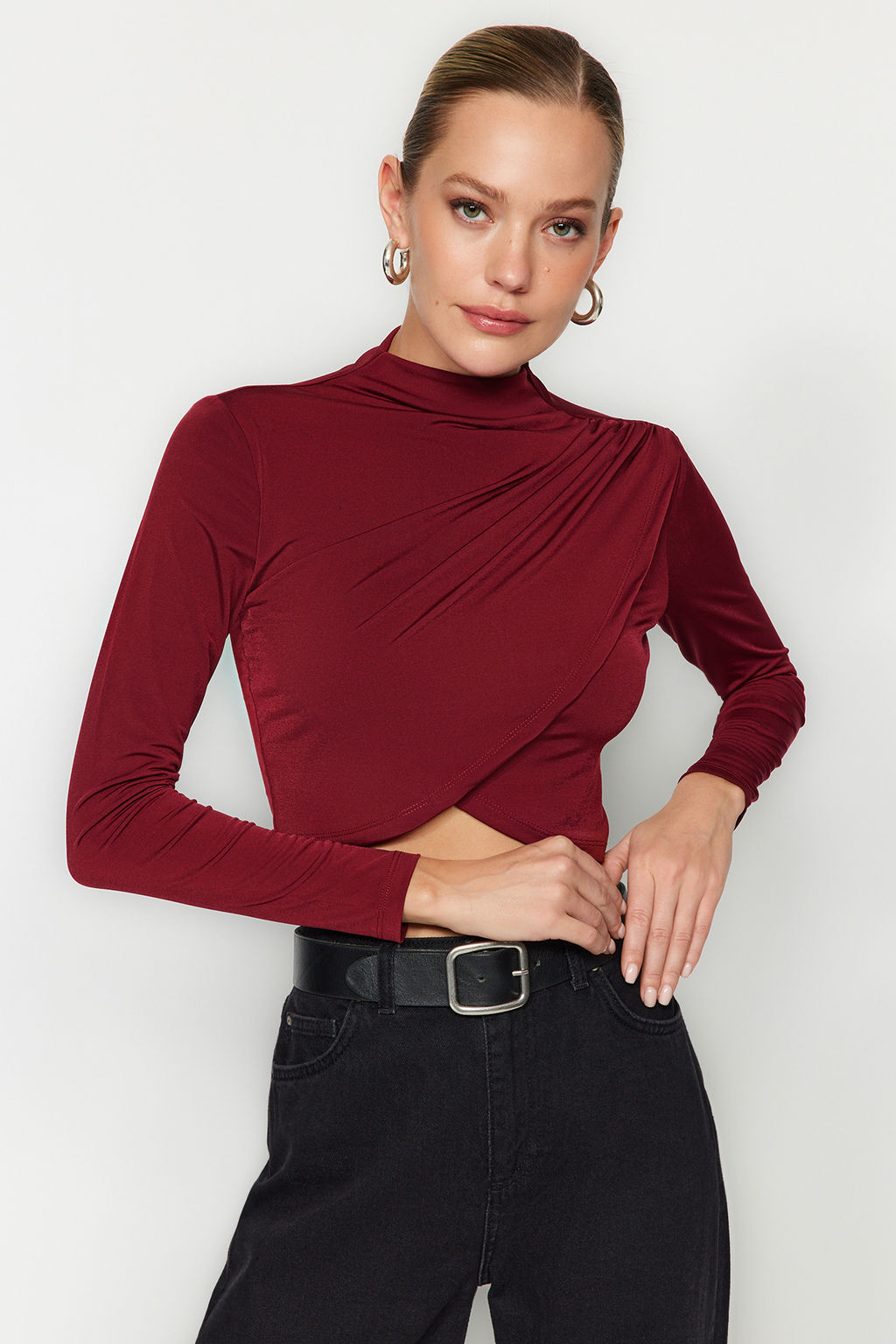 Bordo Dik Yaka Drapeli Vucuda Oturan Esnek Orme Crop Bluz TWOAW24BZ00164