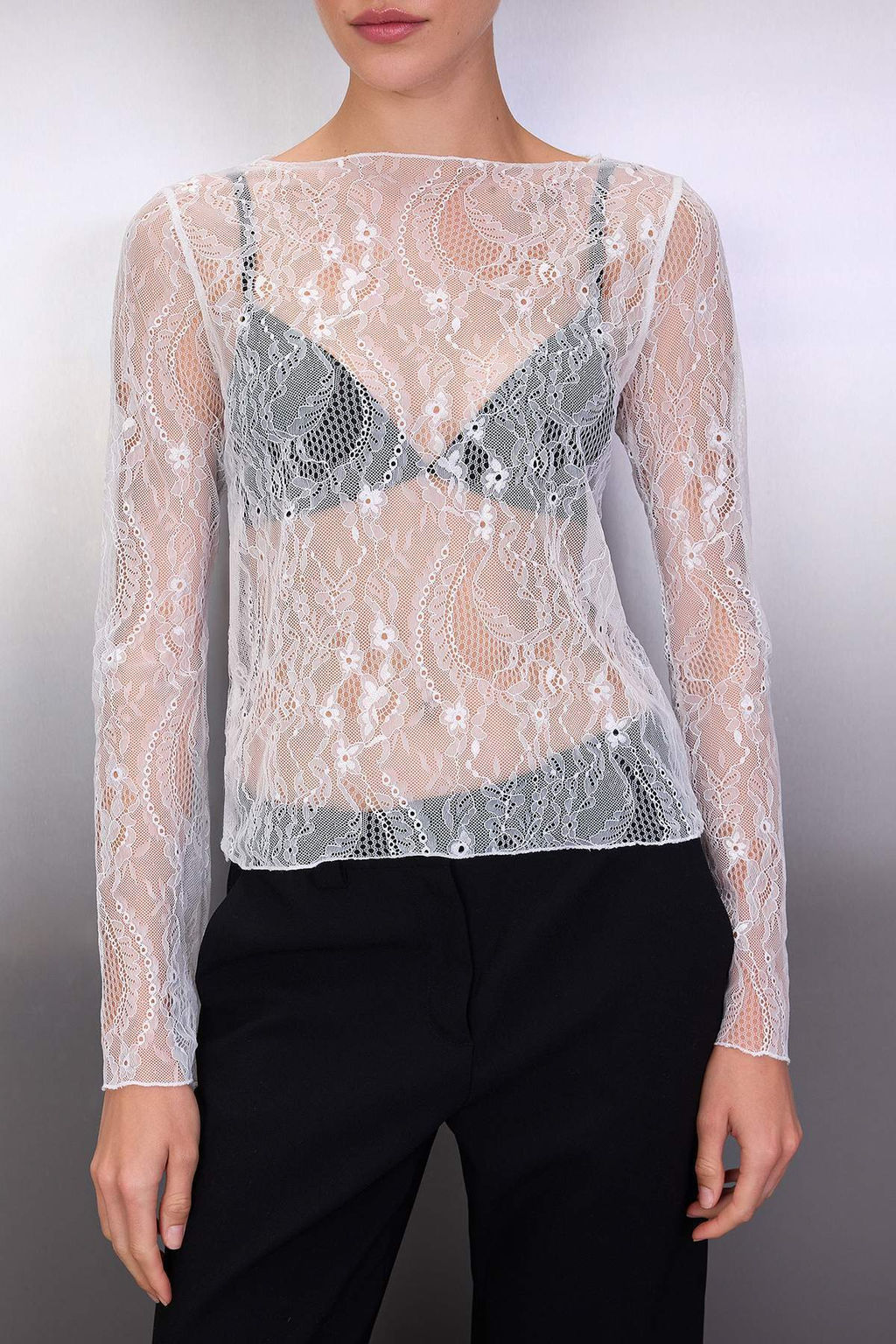 Beyaz Regular Fit Kay?k Yaka Dantel Esnek Orme Bluz TWOSS23BZ00795