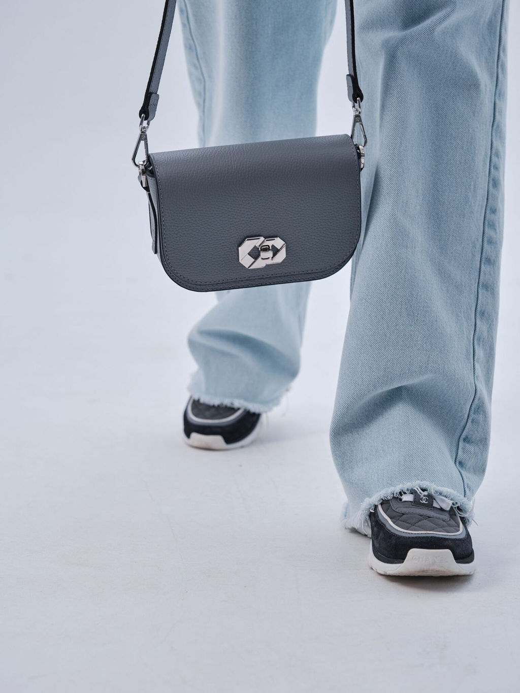 Сумка на плечо Deboro 30879 серый дым