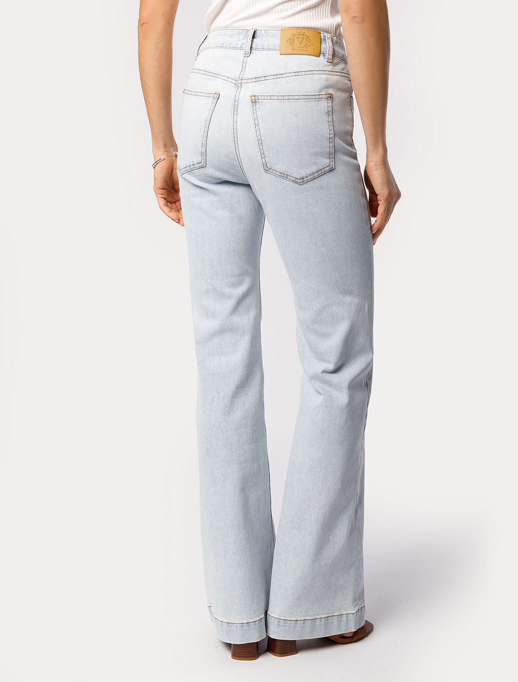 Джинсы-клеш Vilatte D54.261 деним светло-голубые  фото 5
