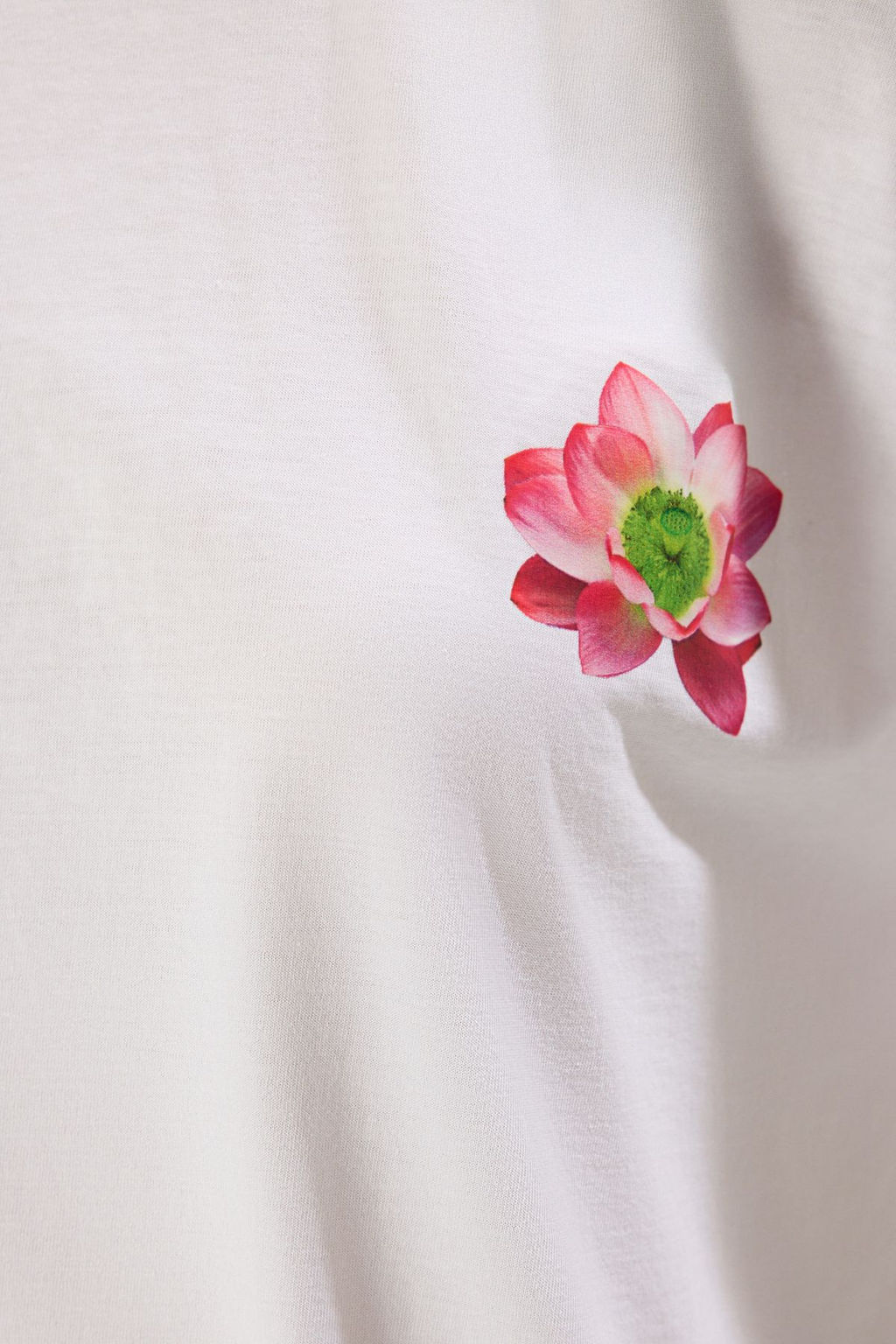 TRENDYOLMILLA Beyaz %100 Pamuk Oversize/Genis Kal?p On Arka Cicek Bask?l? Orme T-Shirt TWOSS25TS00099  фото 4