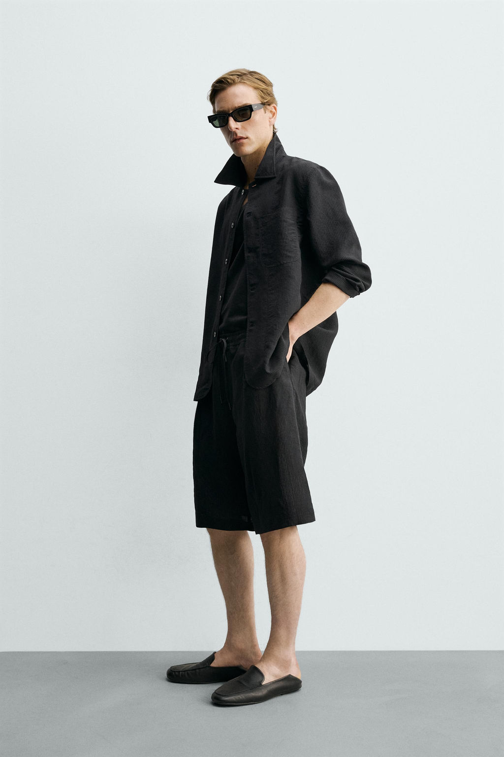 BERMUDA FLUIDA JACQUARD RAYAS / Negro - Zara фото 4