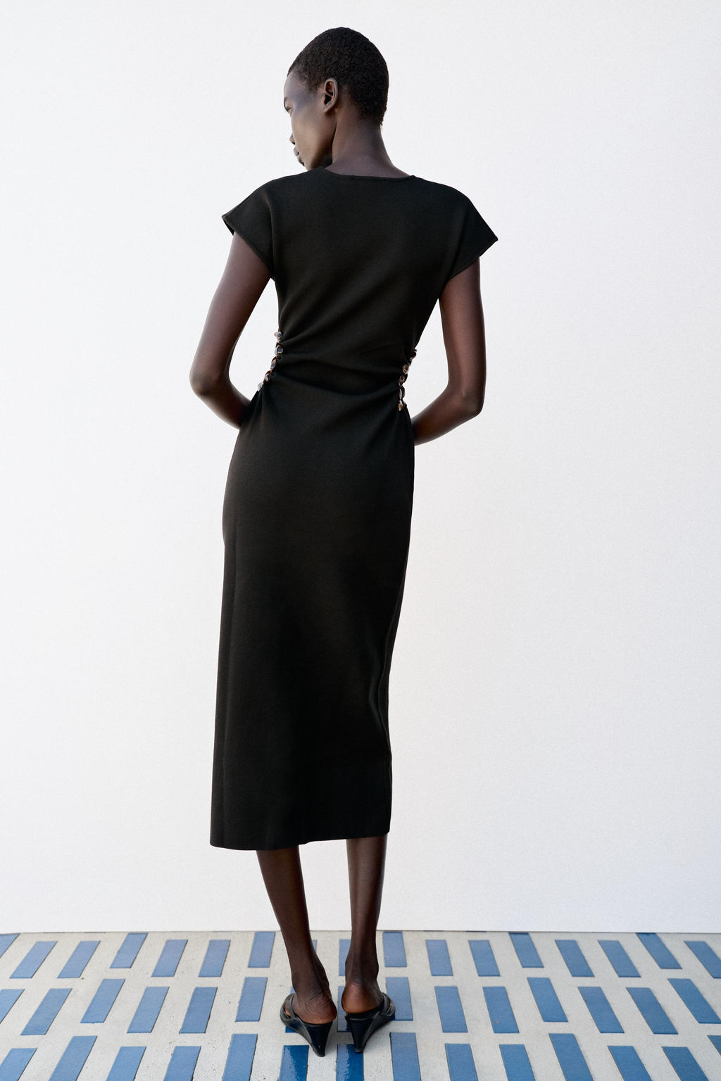 VESTIDO PUNTO CUT OUT BOLAS / Negro - Zara фото 5