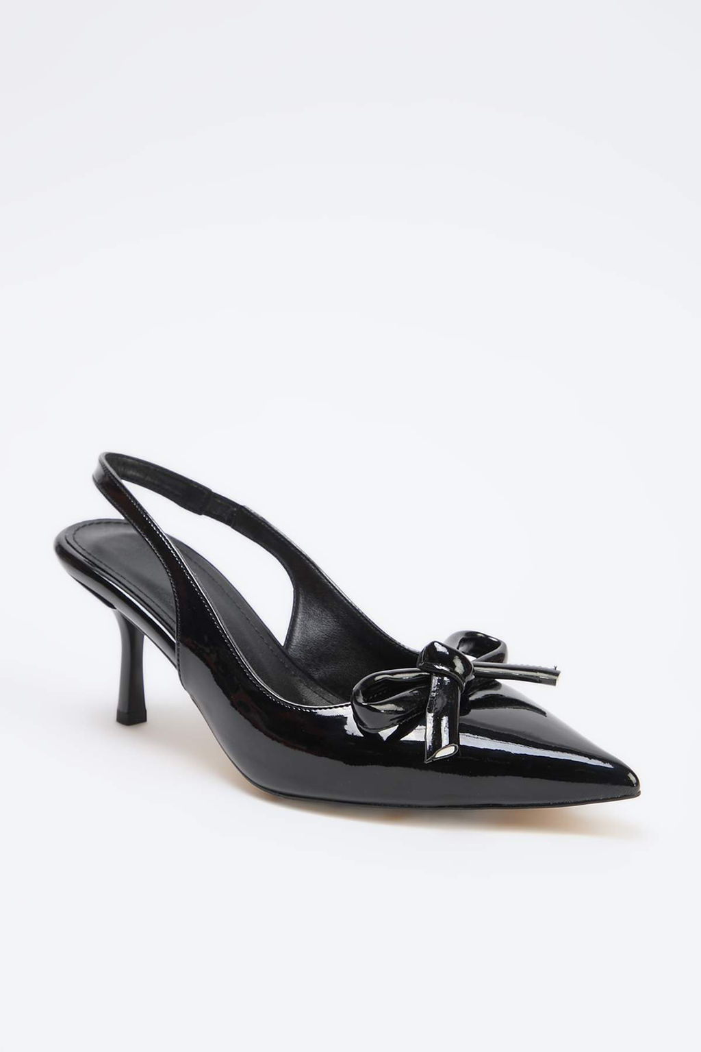 Siyah Rugan Fiyonk Detayl? 6,5 cm Kad?n Klasik Topuklu Ayakkab? TAKSS26TO00016