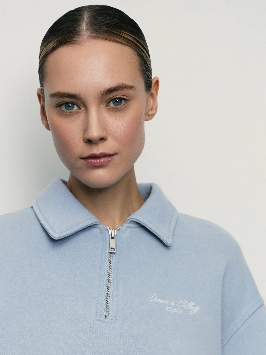 Свитшот с отложным воротником и вышивкой / Zarina  фото 6