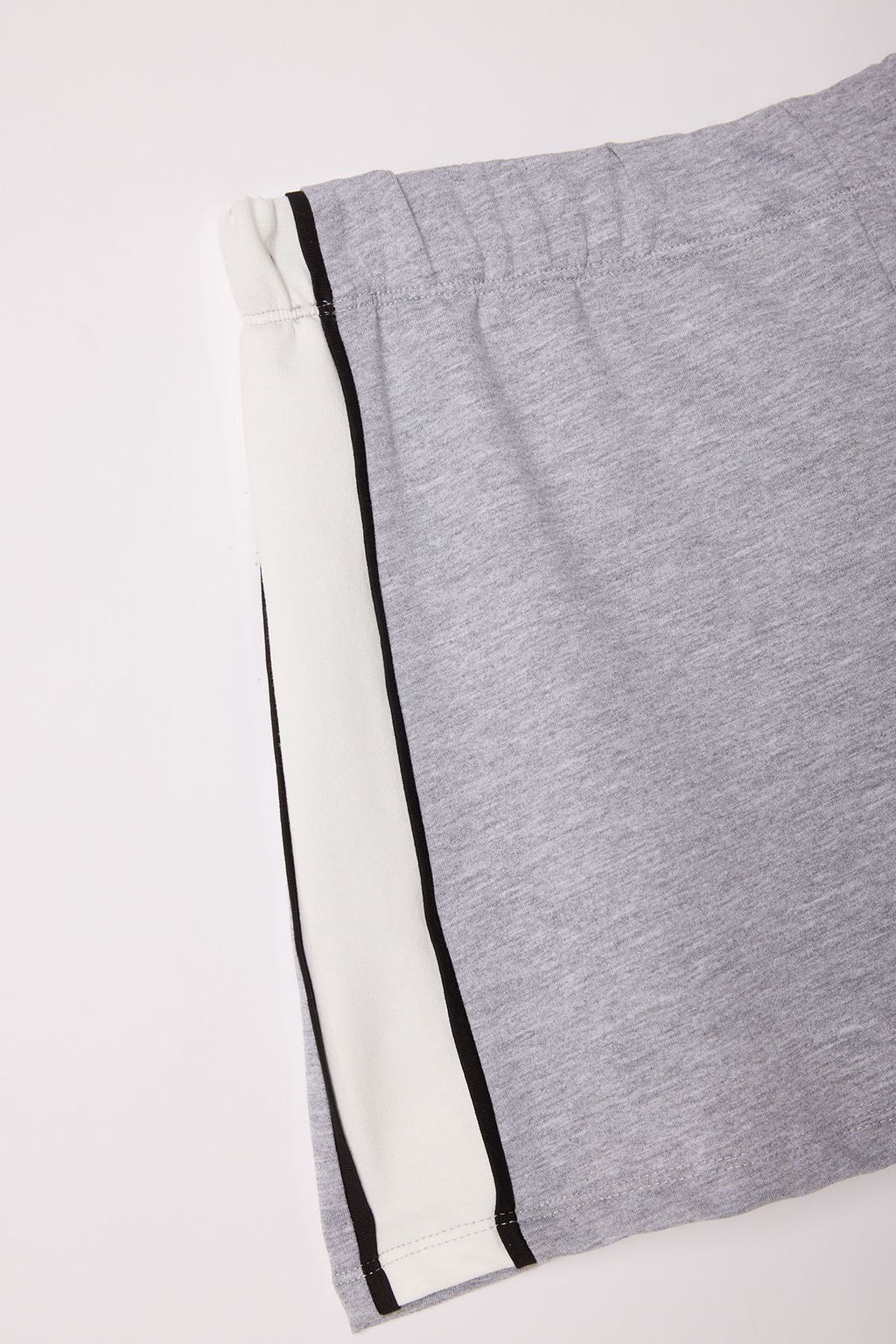 Gri Melanj Renk Bloklu Mini Sort & Bermuda TWOSS25SR00063