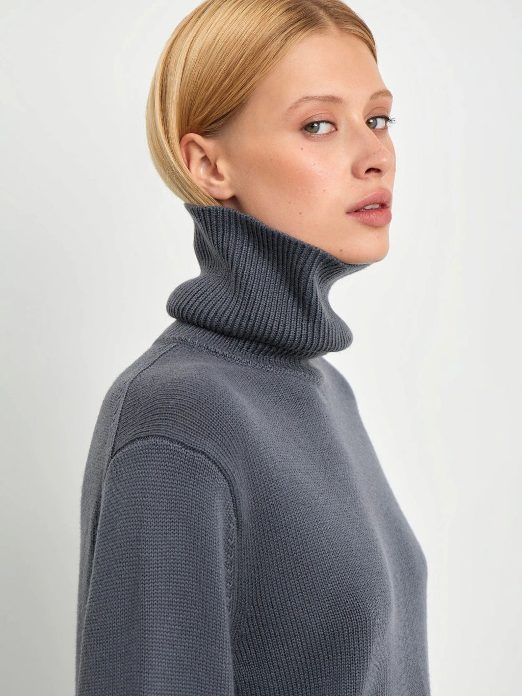 Свитер с высоким воротником из смесовой шерсти, B2863/detuil