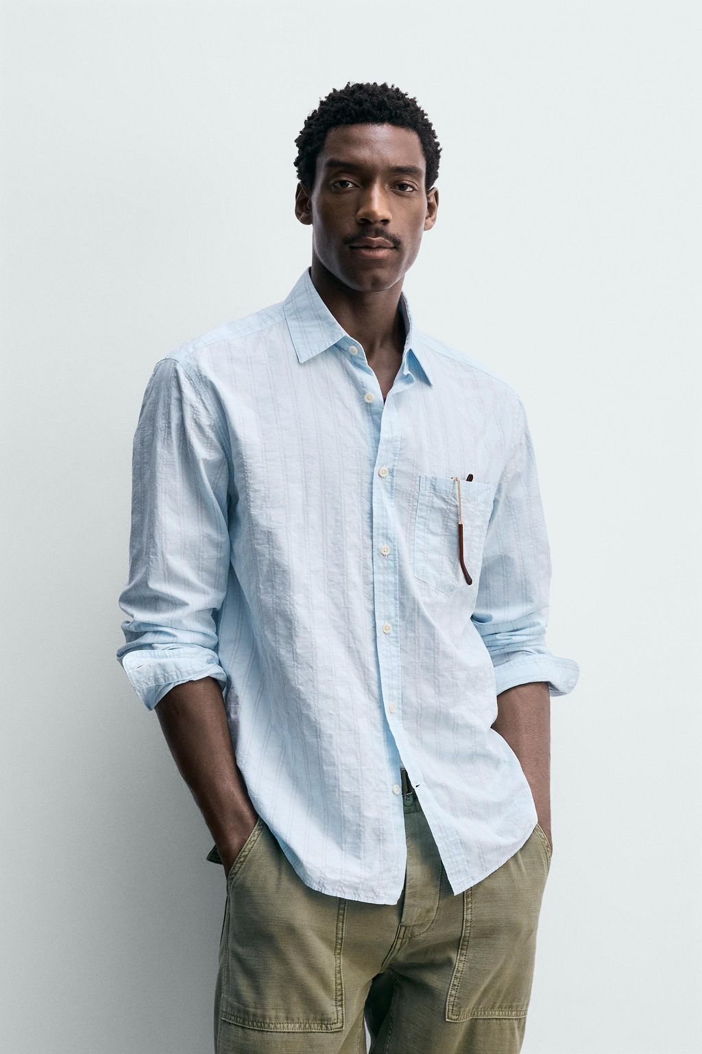 CAMISA REGULAR FIT RAYAS / Celeste claro