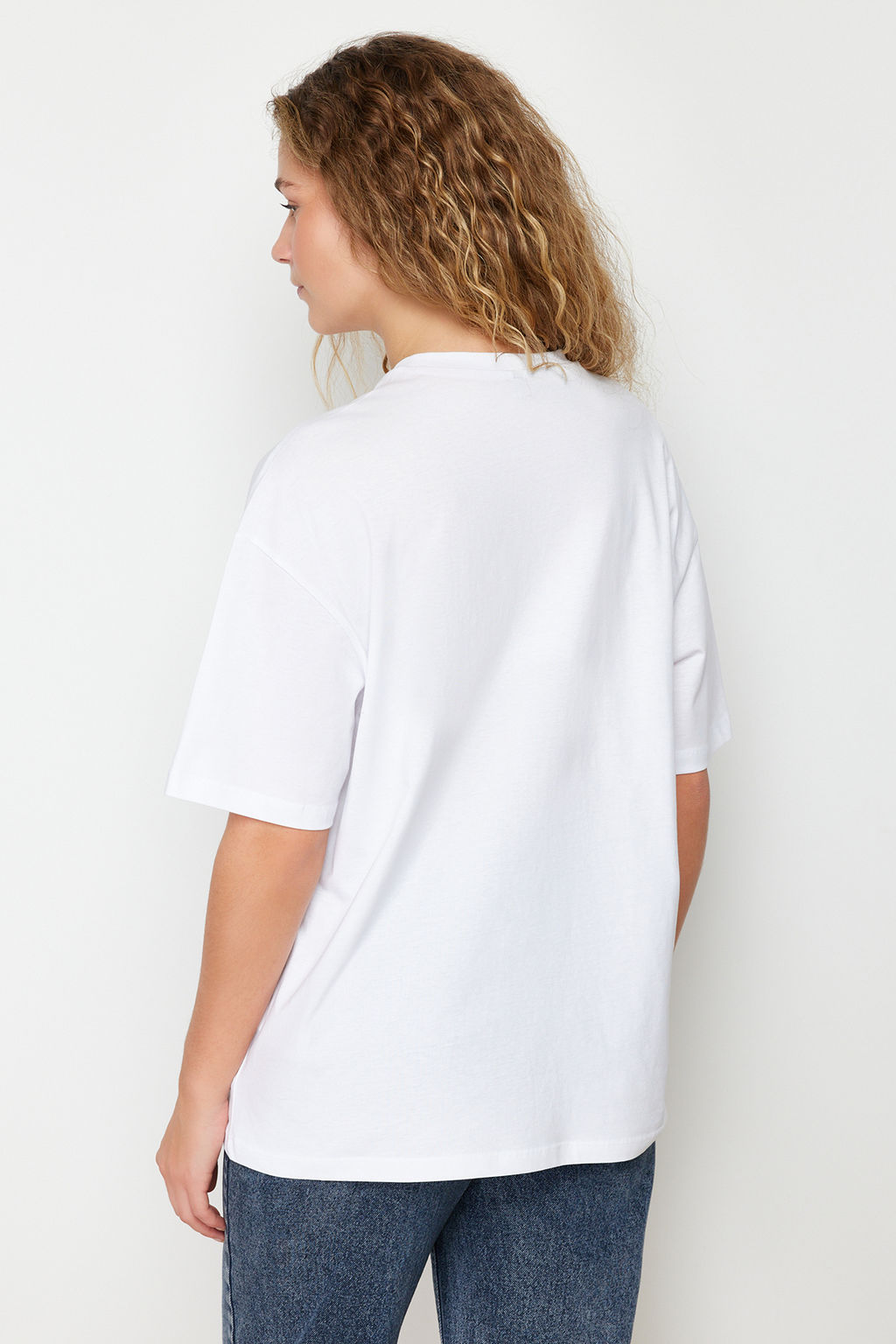 TRENDYOLMILLA Siyah %100 Pamuk Nak?sl? Oversize/Genis Kal?p Bisiklet Yaka Orme T-Shirt TWOSS24TS00102 фото 6