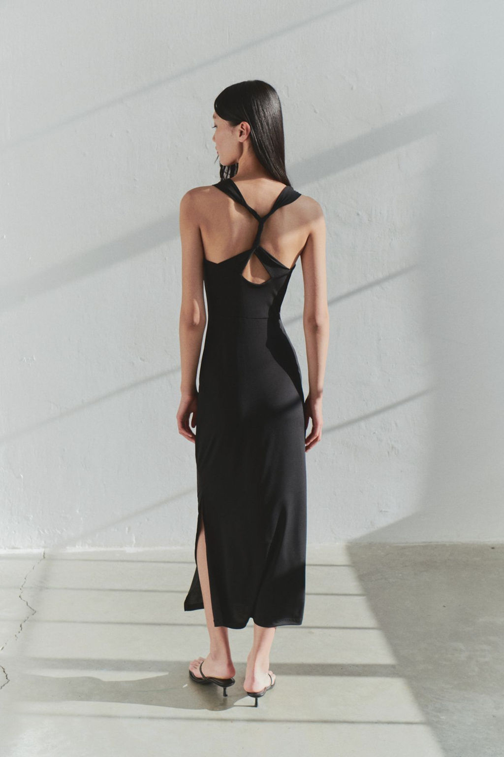 TRENDYOLMILLA Limited Edition Siyah S?rt Detayl? Bodycon Maxi Esnek Orme Elbise TWOSS25EL00484 фото 8