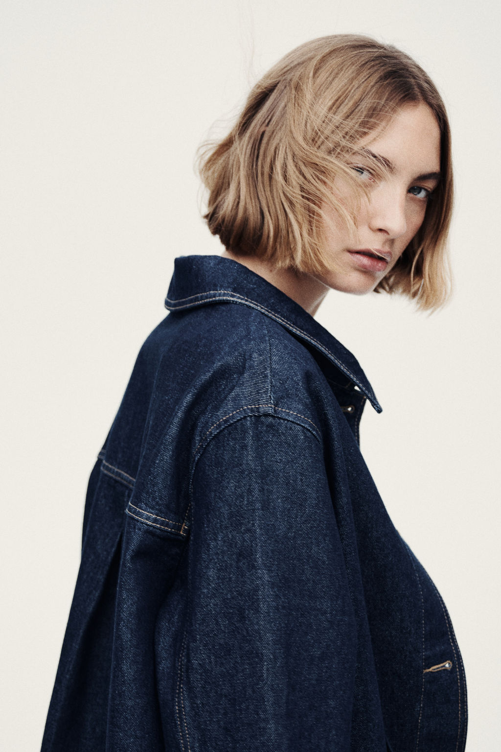 Chaqueta camisera en denim - H&m фото 4