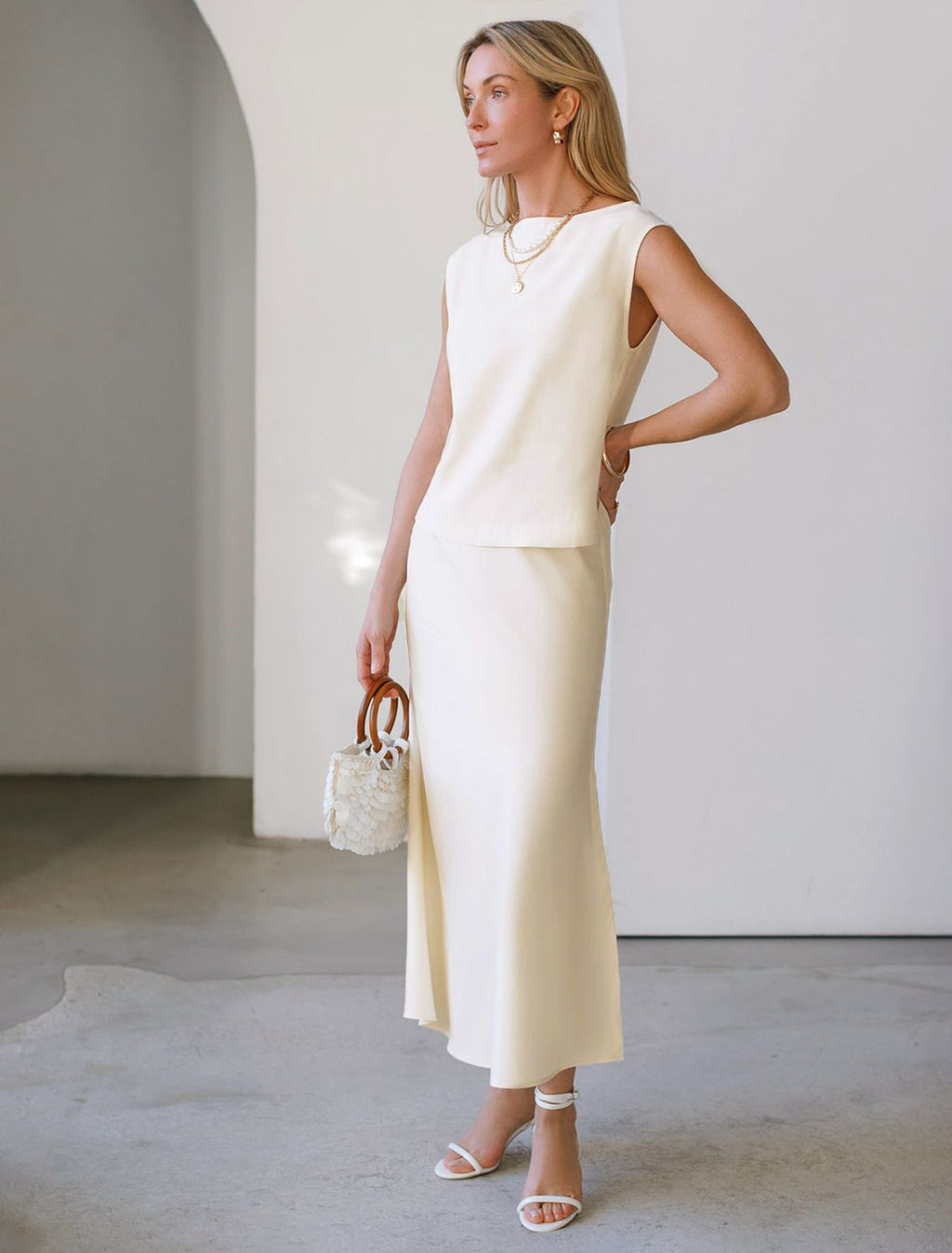 Юбка миди с разрезом скроенная по косой из плотного лиоцелла - Vilatte фото 3