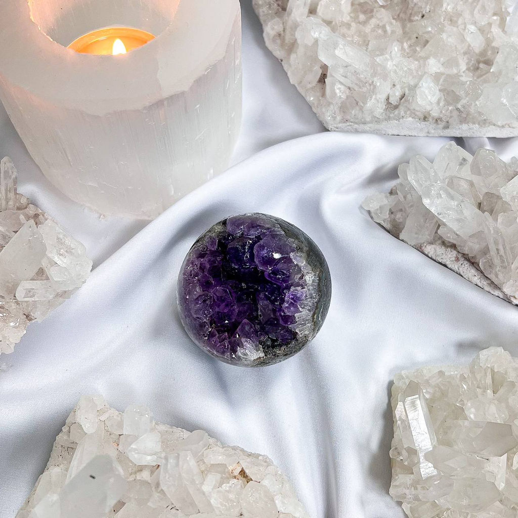 Шар из Аметиста с жеодой