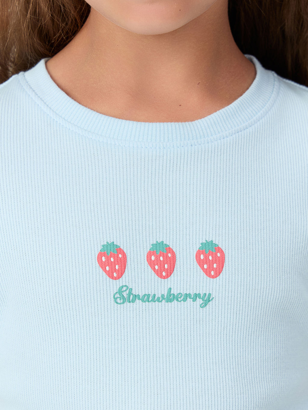 Футболка для девочек голубая с принтом Strawberry - Mark formelle фото 4