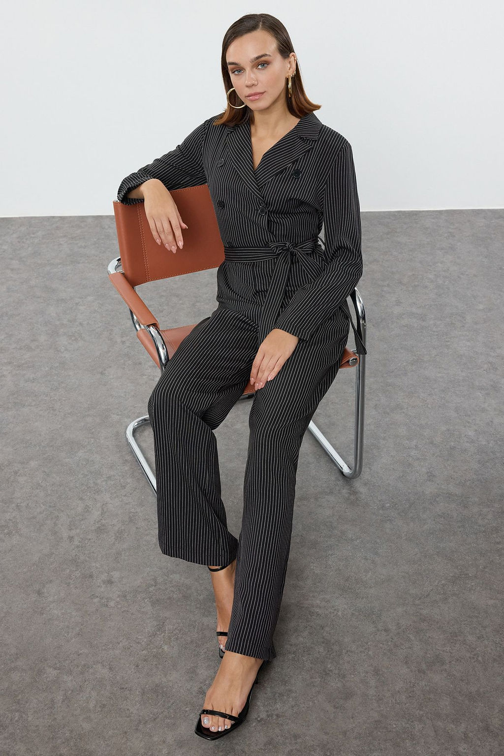 TRENDYOLMILLA Siyah Kusakl? Cizgili Ceket Yakal? Uzun Tulum TWOAW25TU00007