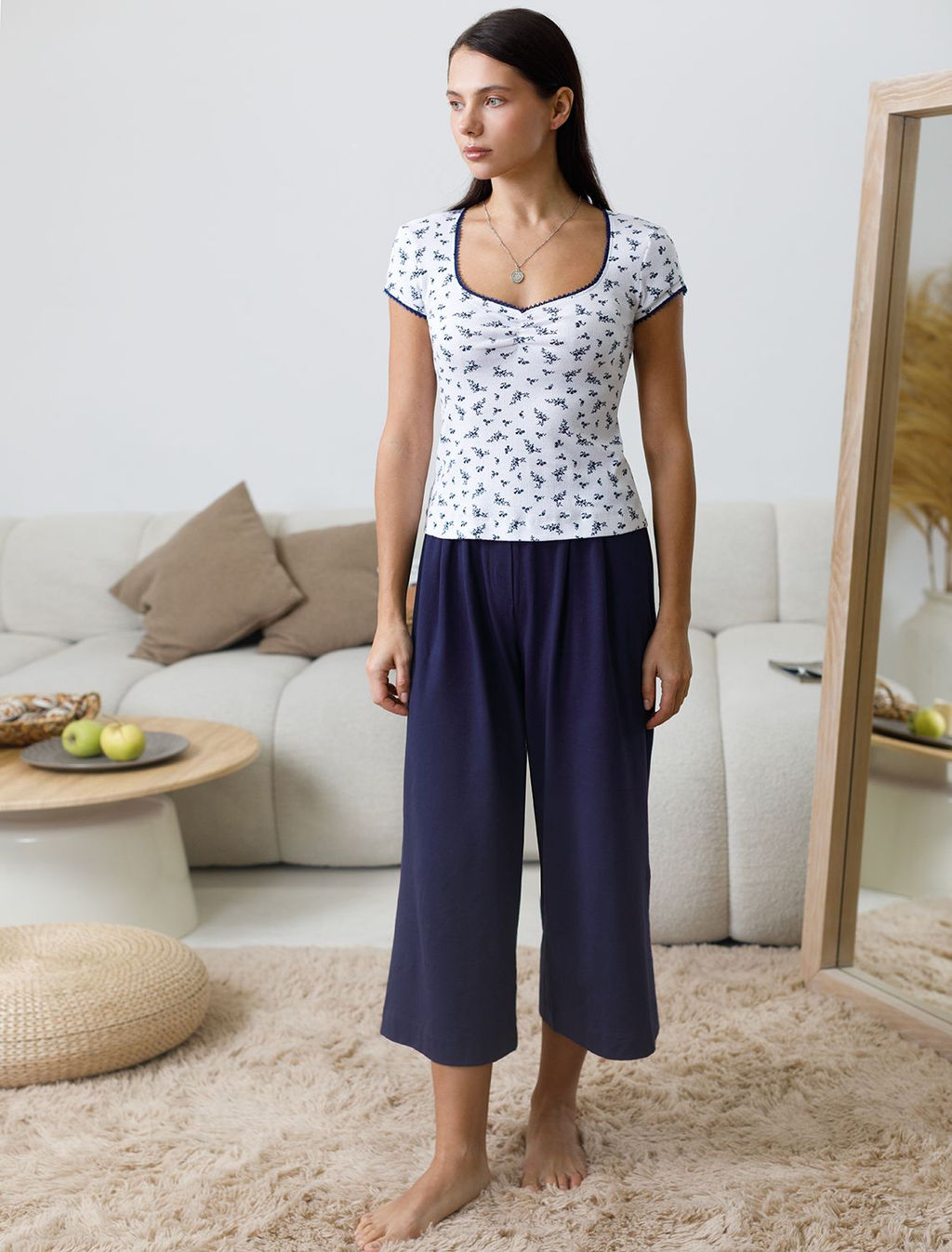 Футболка с фигурным вырезом каре из эластичного трикотажа кашкорсе