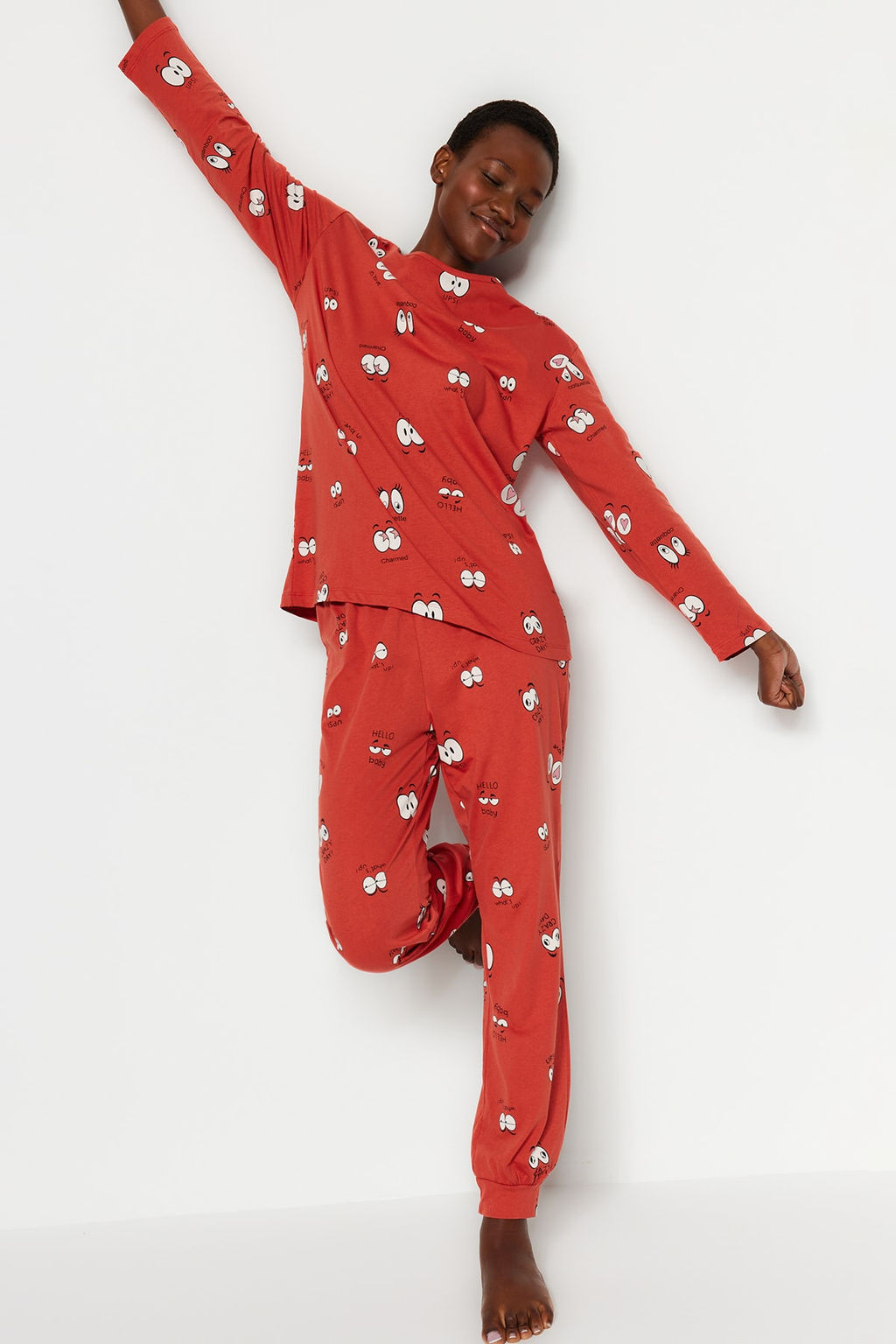 Trendyolmilla Gri %100 Pamuklu Goz Desenli T-shirt-Jogger Orme Pijama Tak?m? THMAW22PT0270