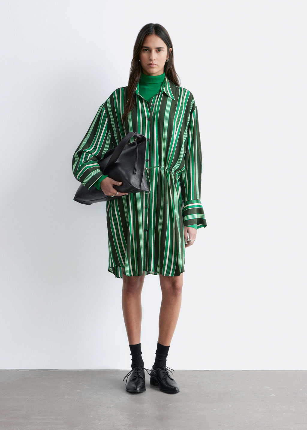 Vestido camisero de corte holgado con cord?n