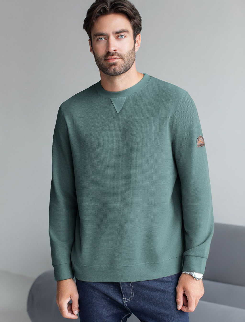 Джемпер легкий из фактурного эластичного трикотажа с принтом