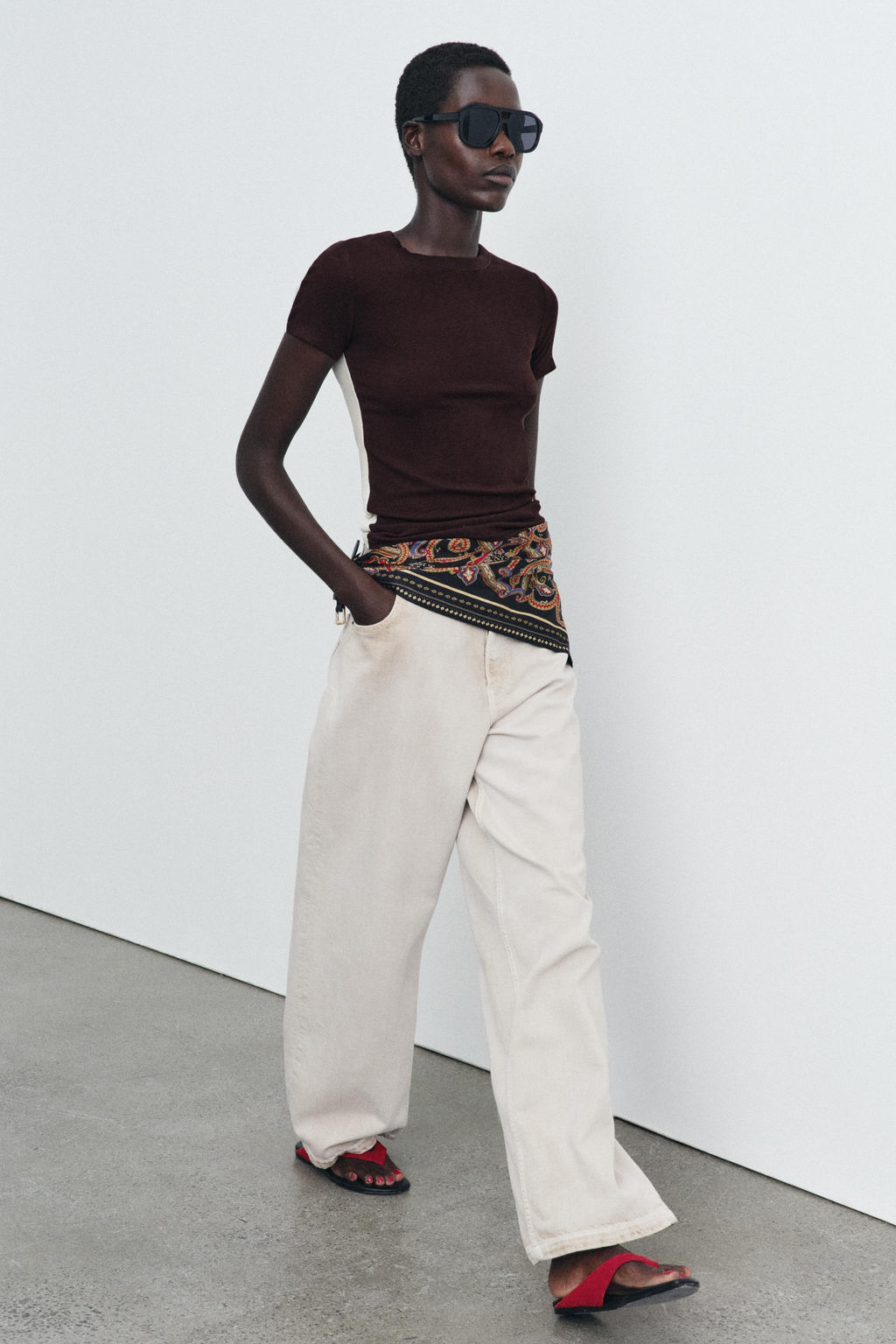 SHORT SLEEVE CONTRAST T-SHIRT - Zara фото 8