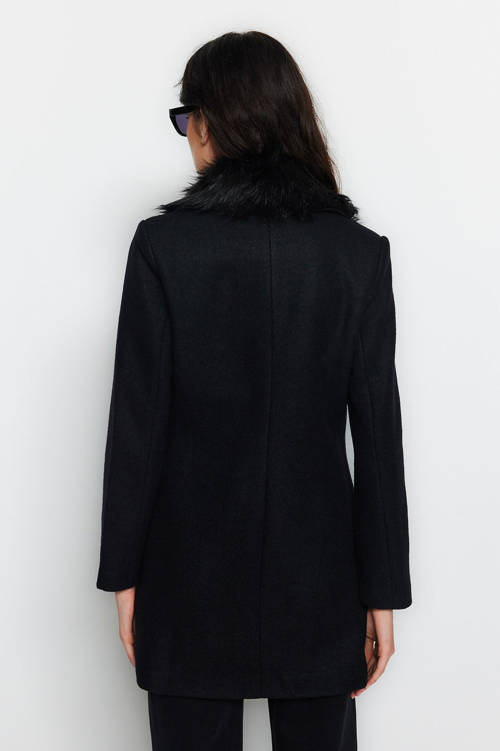 Trendyolmilla Siyah Premium Kurk Yaka Detayl? Gold Dugmeli Kase Kaban TWOAW24KB00100  фото 5